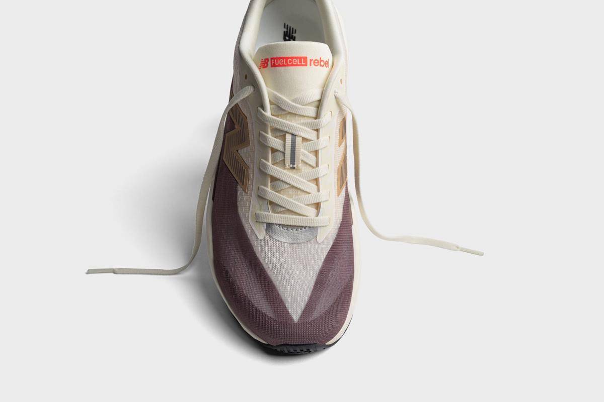 Foto 2. Sepatu New Balance FuelCell Rebel v5 memiliki upper berbahan engineered mesh yang dirancang untuk menjaga sirkulasi udara tetap optimal..jpeg