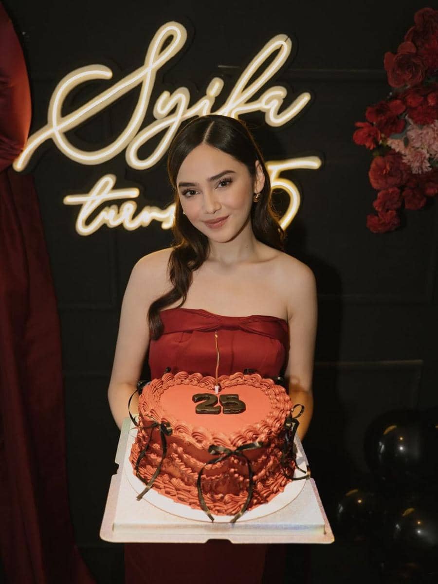 Potret Ulang Tahun Syifa Hadju