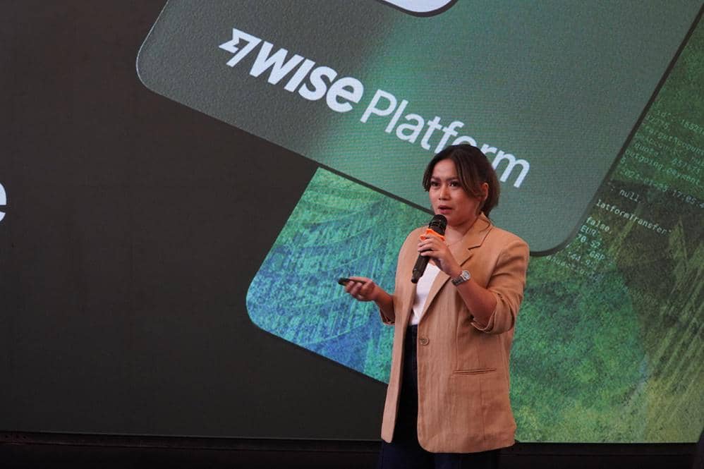 Erma Apryani, Commercial Lead, Wise Platform Indonesia, Memaparkan Fitur dan Keunggulan Wise Platform dalam Press Conference_ Kolaborasi antara Wise Platform dan Jenius..JPG