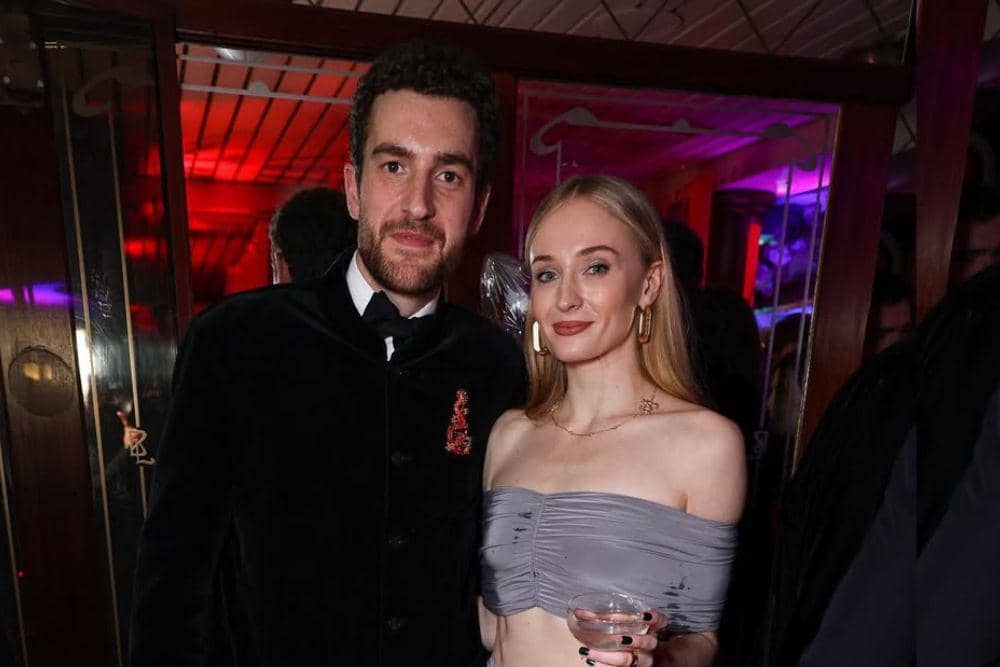 Fakta Hubungan Sophie Turner dan Peregrine Pearson