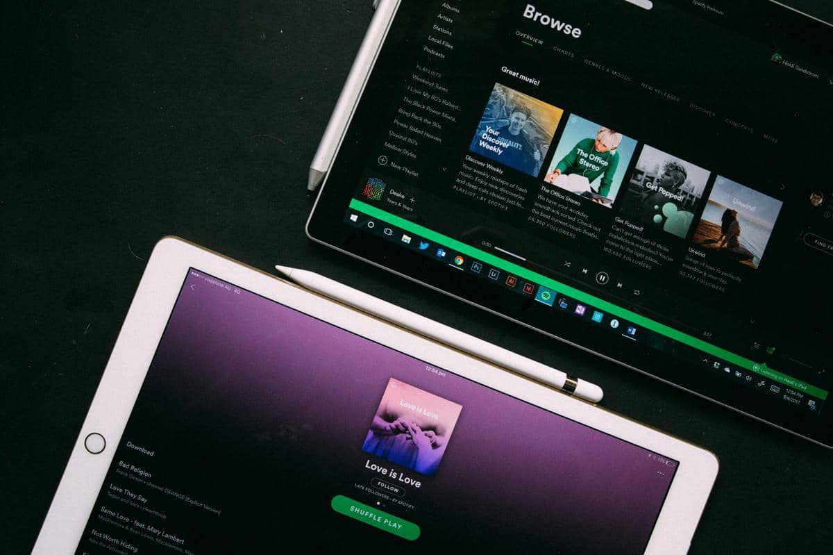 Ilustrasi Spotify pada perangkat iPad. (SItus unsplash.com/Heidi Fin)
