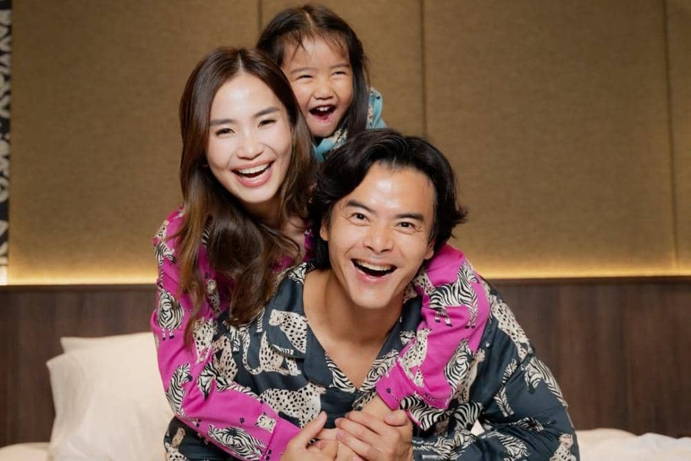 Wrapped up in joy, laughter and @marksandspencer_id holiday collections. From our family to your.jpg