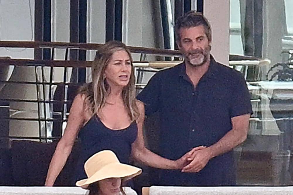 Jennifer Aniston dan Jim Curtis suka menghabiskan waktu bersama