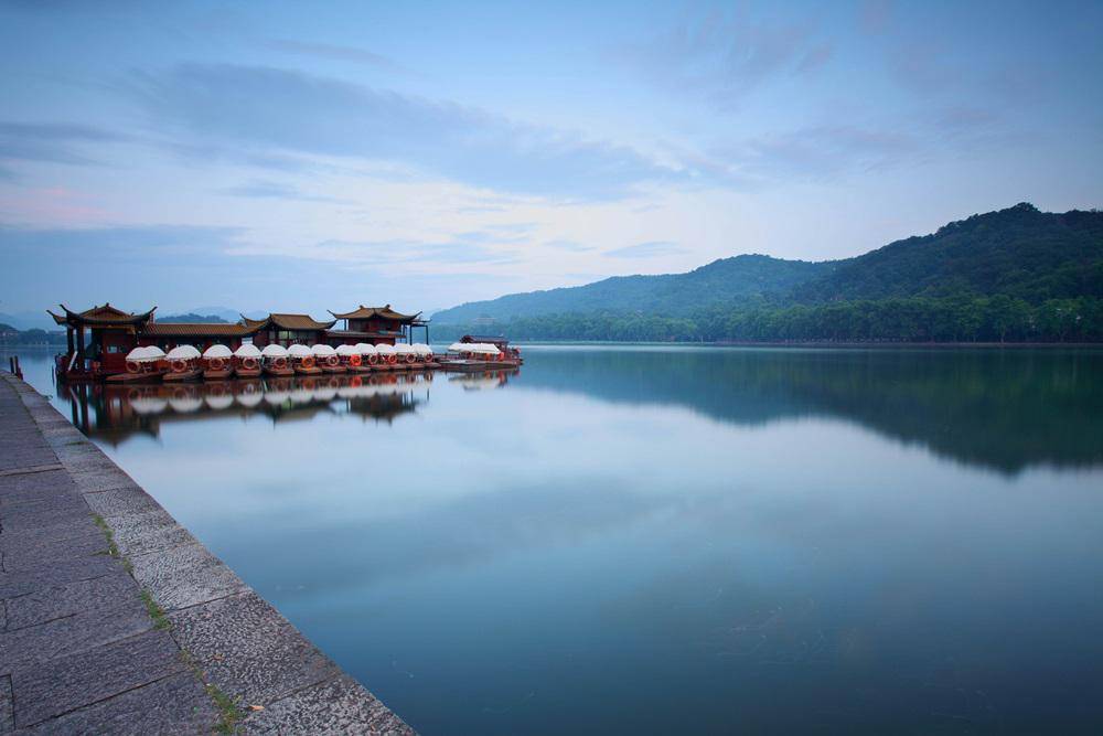 West Lake Hangzhou 2.jpg