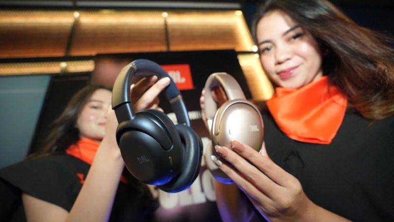 Sambut JBL Tour One M3 Smart Tx Buat Traveler & Pencinta Gaya Hidup