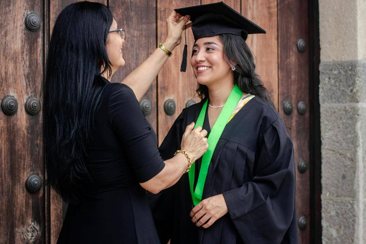 7 Tips Makeup Wisuda Natural Tahan Lama Seharian