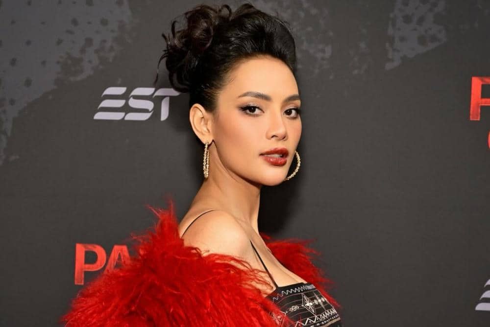 Puji Tuhan, U.S RELEASE. 🇺🇸Dress by @hiantjen Styled by @wanda_haraa Hair do by anantakusuma20.jpg