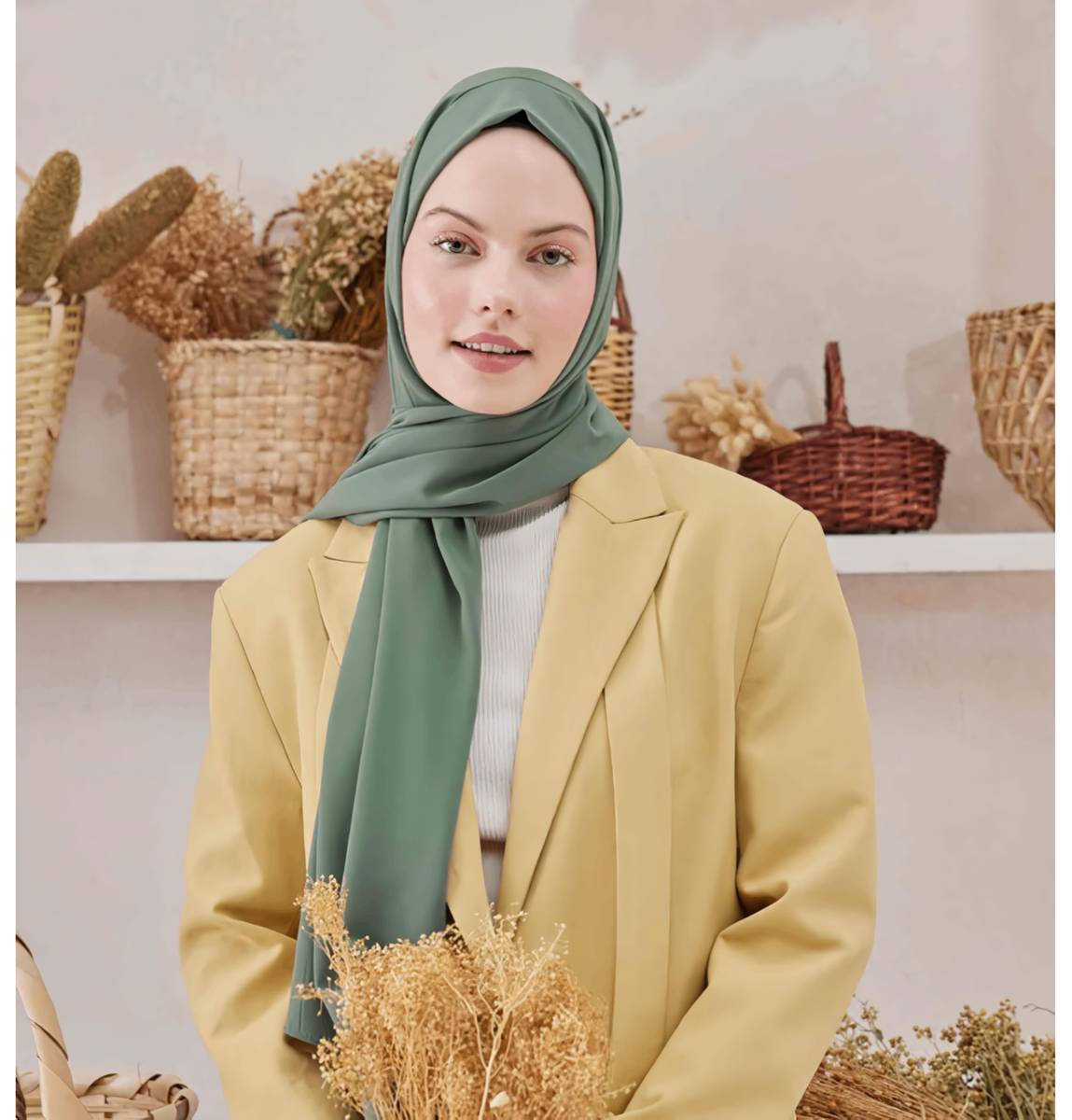 Jilbab Warna Sage Green dan Baju Kuning HD.png