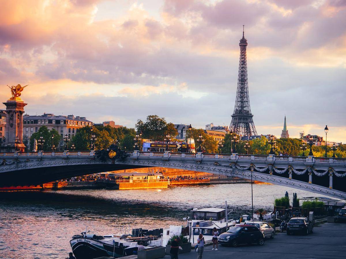 ilustrasi kota Paris, Prancis (pexels.com/Jarod Barton)
