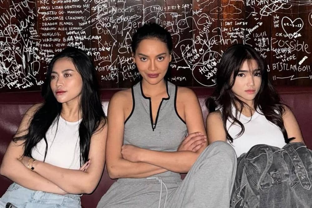 Bertiga mulu, sama kamu nya kapan.jpg