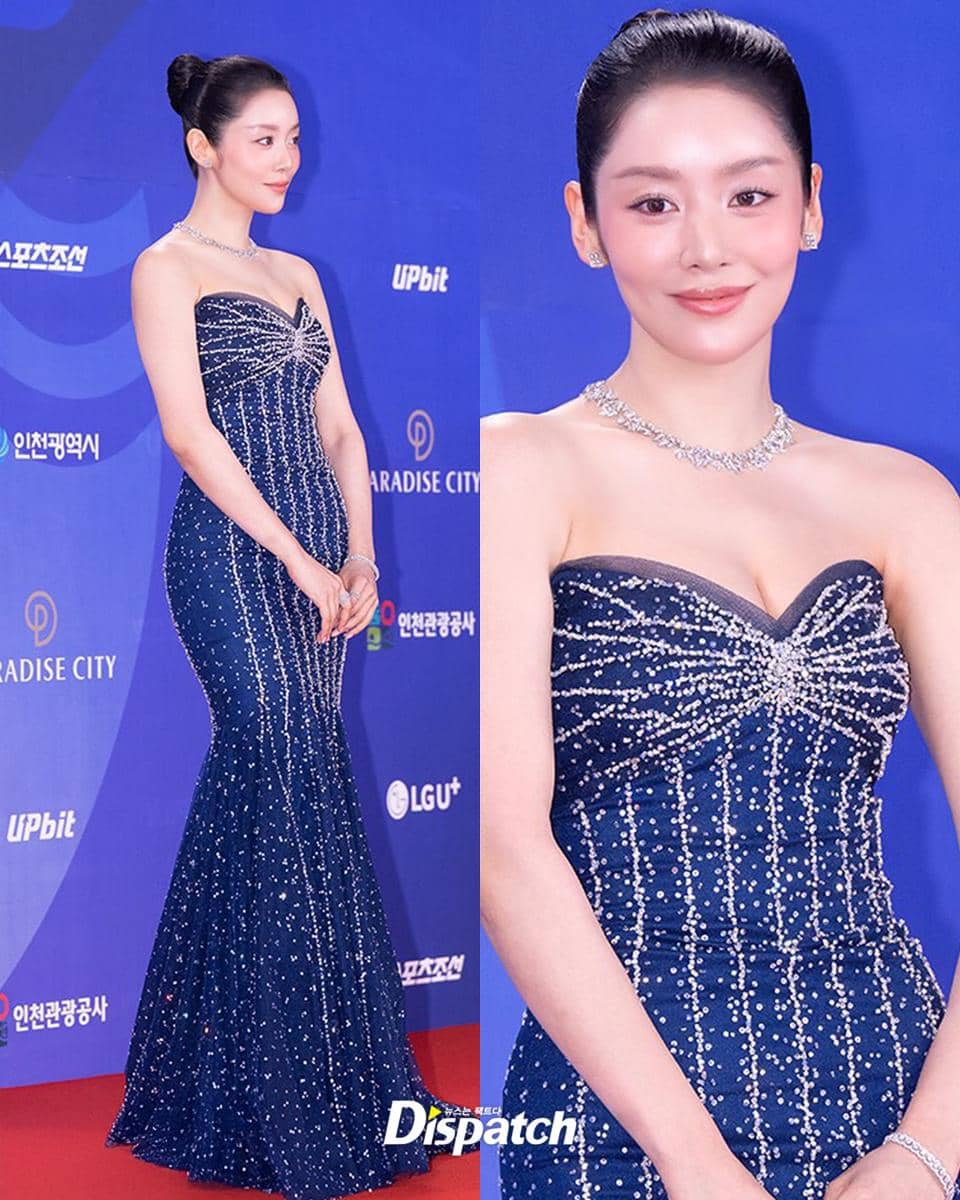 여자 셀럽들의 아름다움 축복 진짜 끝이 없네오늘(18일), 인천 파라다이스시티 호텔에서 ‘제4회 청룡시리즈어워즈’ 레드카펫 행사가 열렸습니다.레드카펫에 오른 여자 셀럽들 (4).jpg