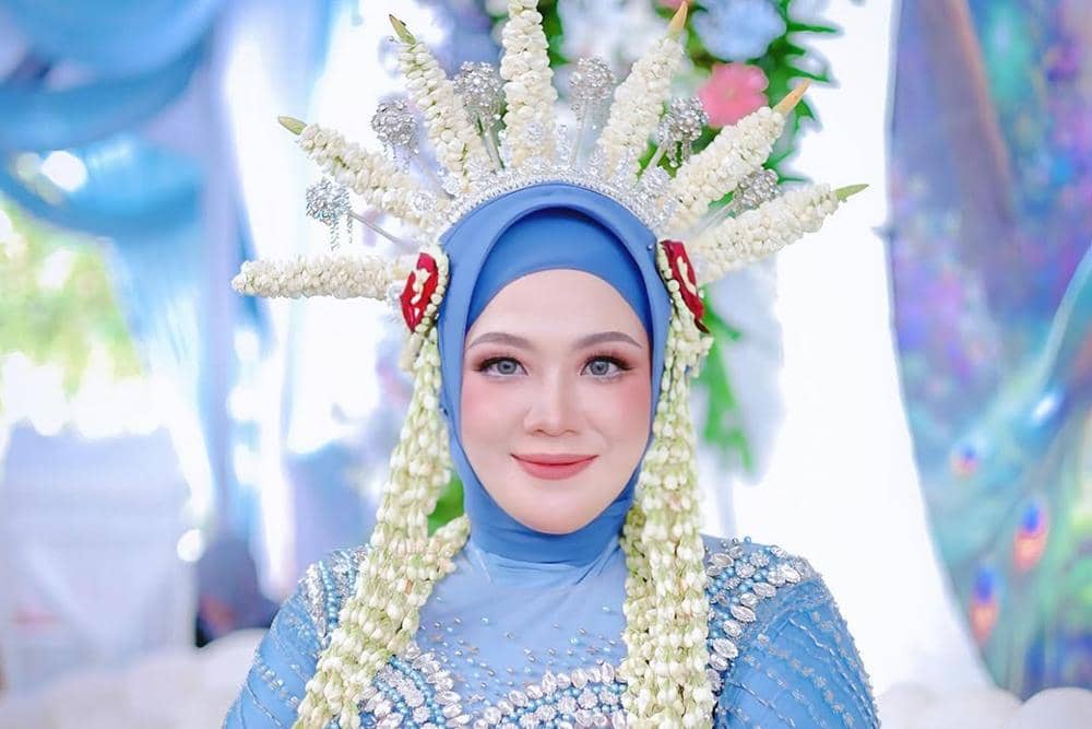 Indah Makeup (instagram.com/@indah.makeup.mua)