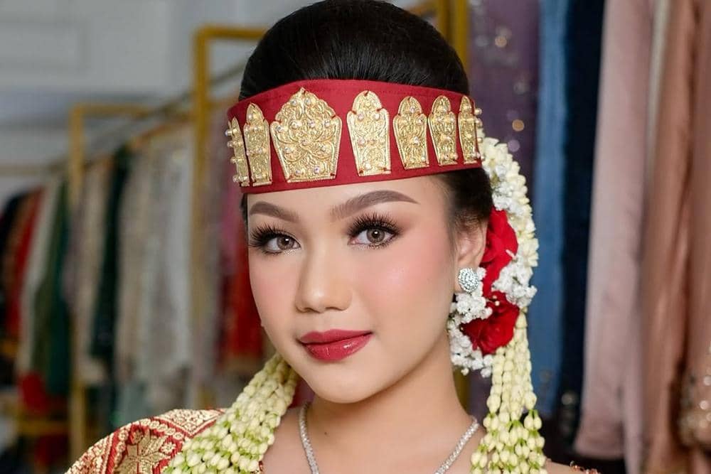 Christynat Makeup (instagram.com/@christynatmakeup)