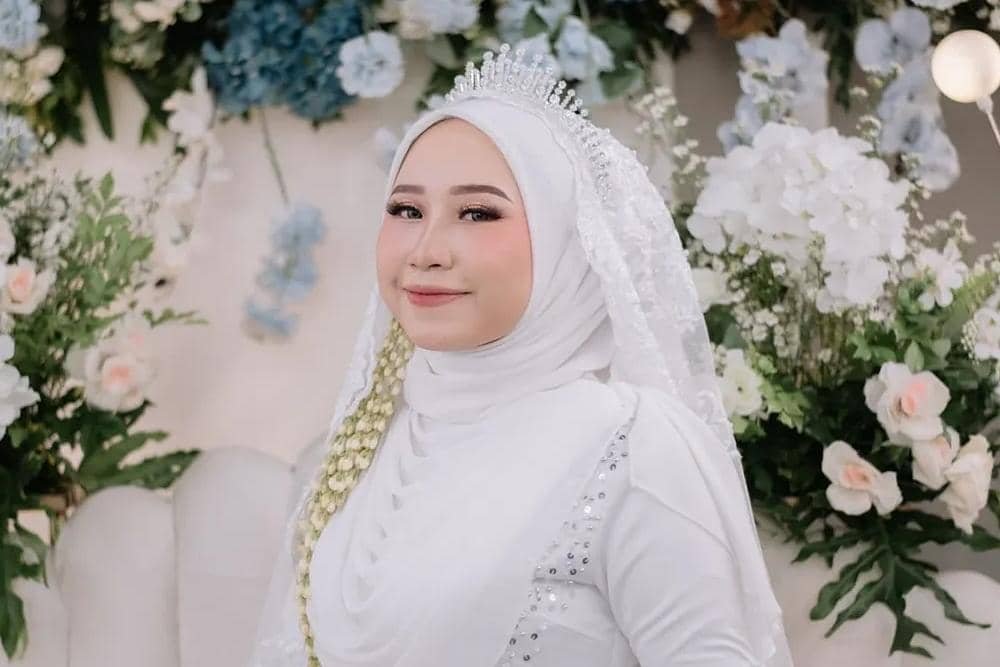 Euis Makeup Artist (instagram.com/@euismakeupartist)