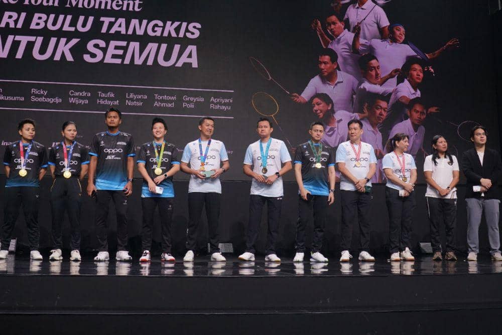 9 peraih medali emas olimpiade di satu lapangan dalam acara  'Make Your Moment: Dari Bulu Tangkis Untuk Semua'. (Dok. OPPO Indonesia)