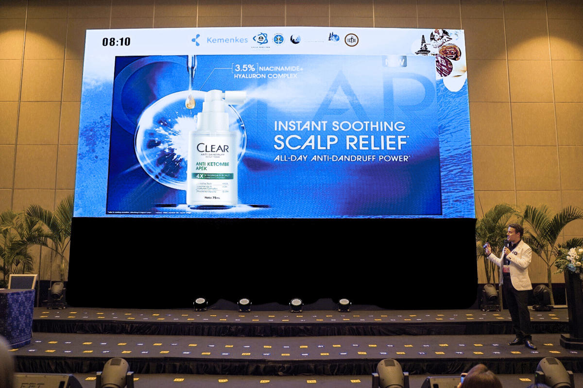 CLEAR Scalp Tonic Present.png