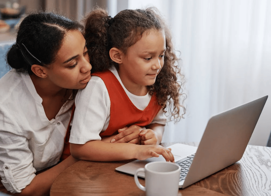 Illustrasi mengasuh anak 