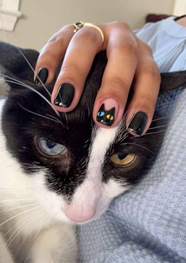 Black cat nail art.jpg