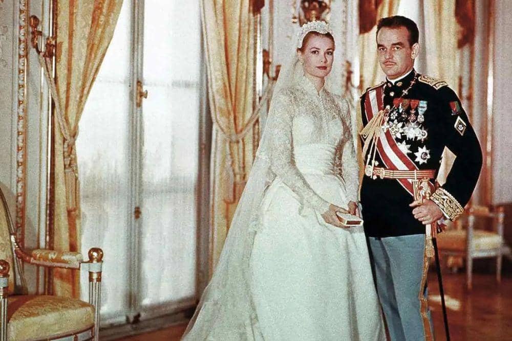 Sejarah Busana Pengantin Berwarna Putih