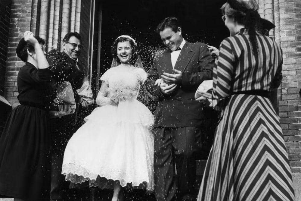 Sejarah Busana Pengantin Berwarna Putih