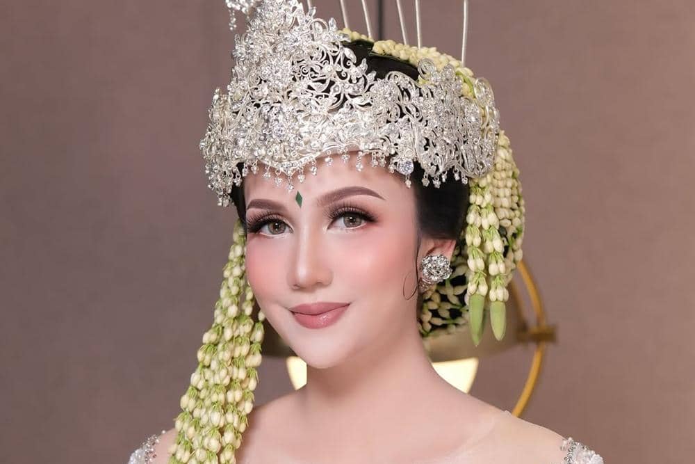 Adi Rustana MUA (instagram.com/@adi_rustana)