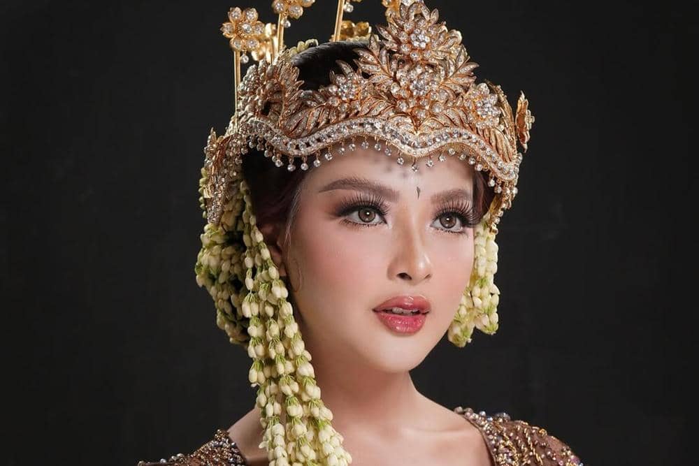 Rena Aprilia MUA (instagram.com/@renaapriliamua_)