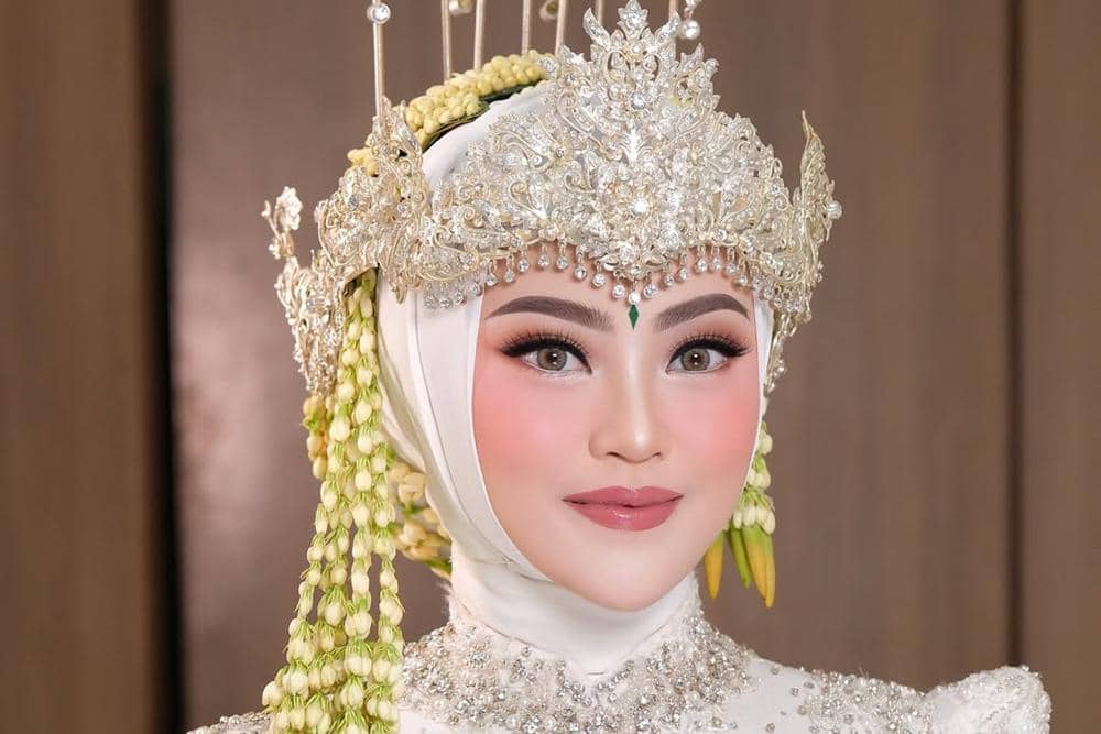 Adi Rustana MUA (instagram.com/@adi_rustana)