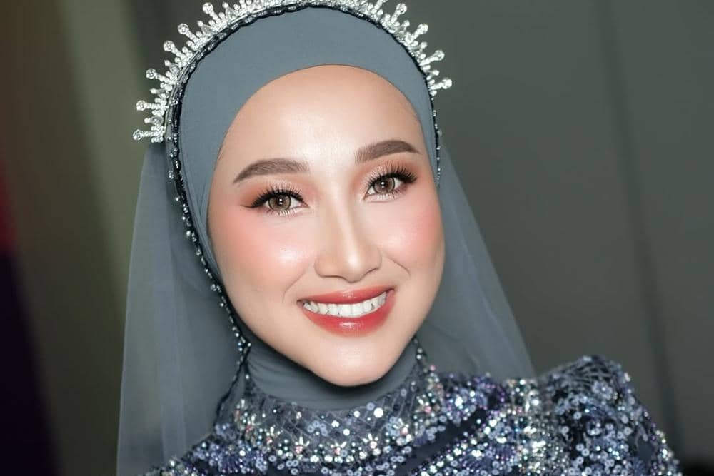Sri Nur Inayah MUA (instagram.com/@nayah_mua)