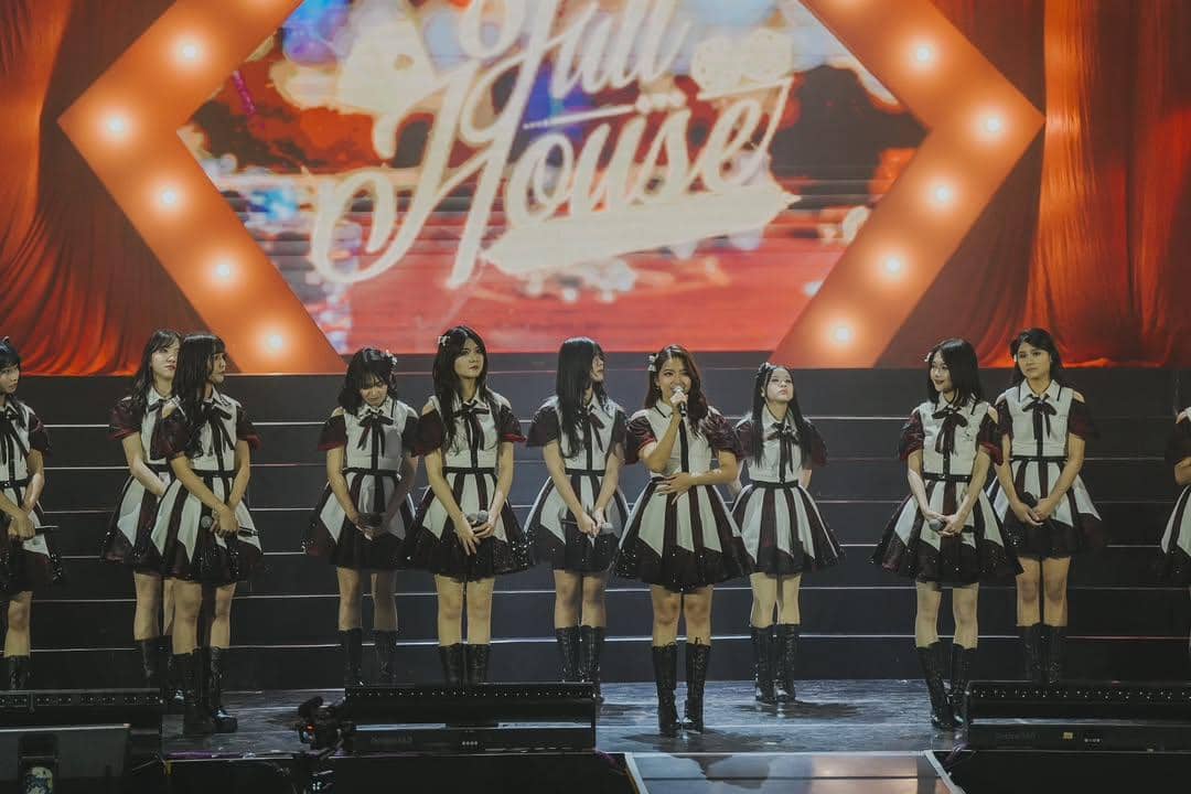 Full House @jkt48 Concert 😁.heic (2).jpg