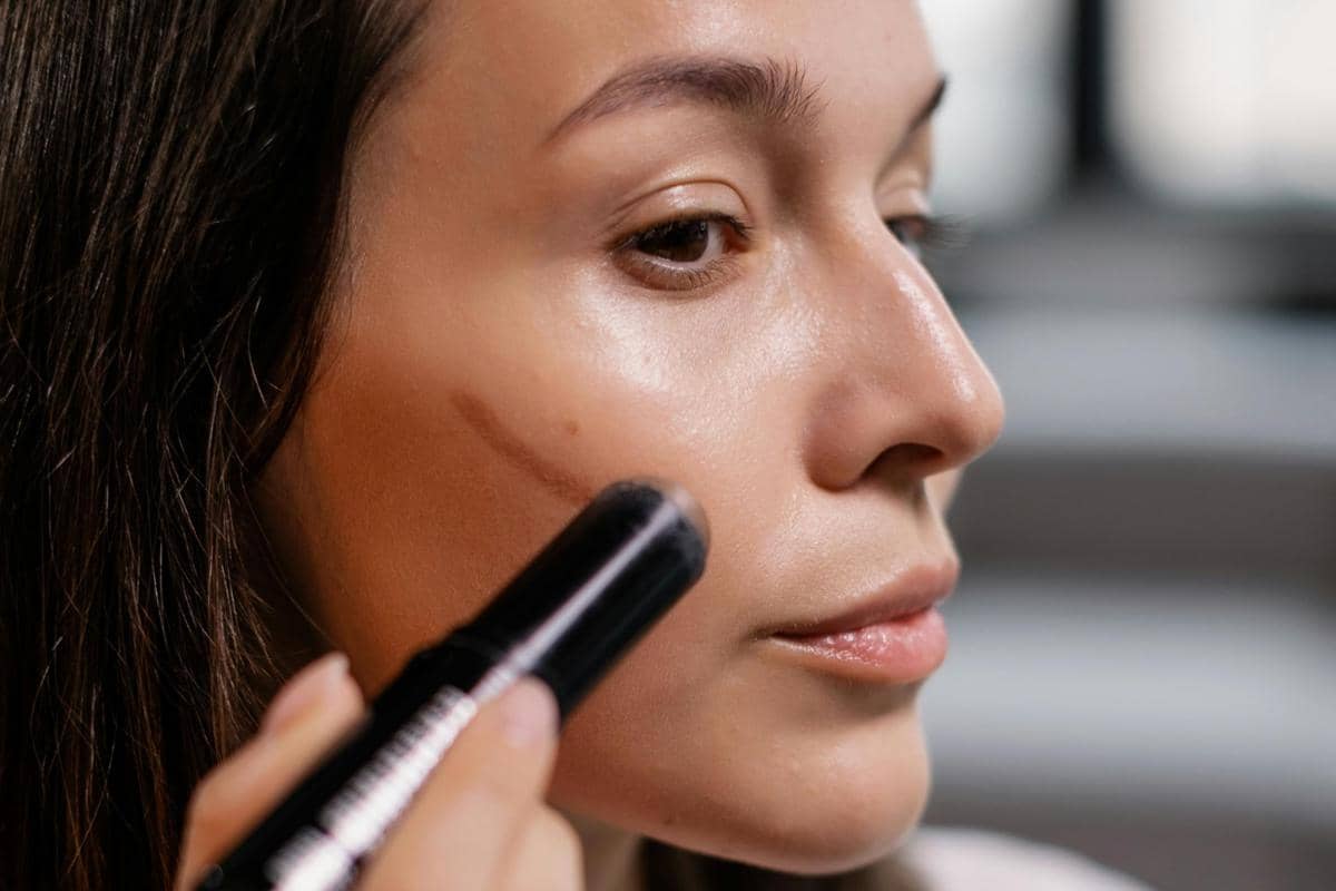 5 Perbedaan Bronzer dan Contour yang Masih Sering Tertukar