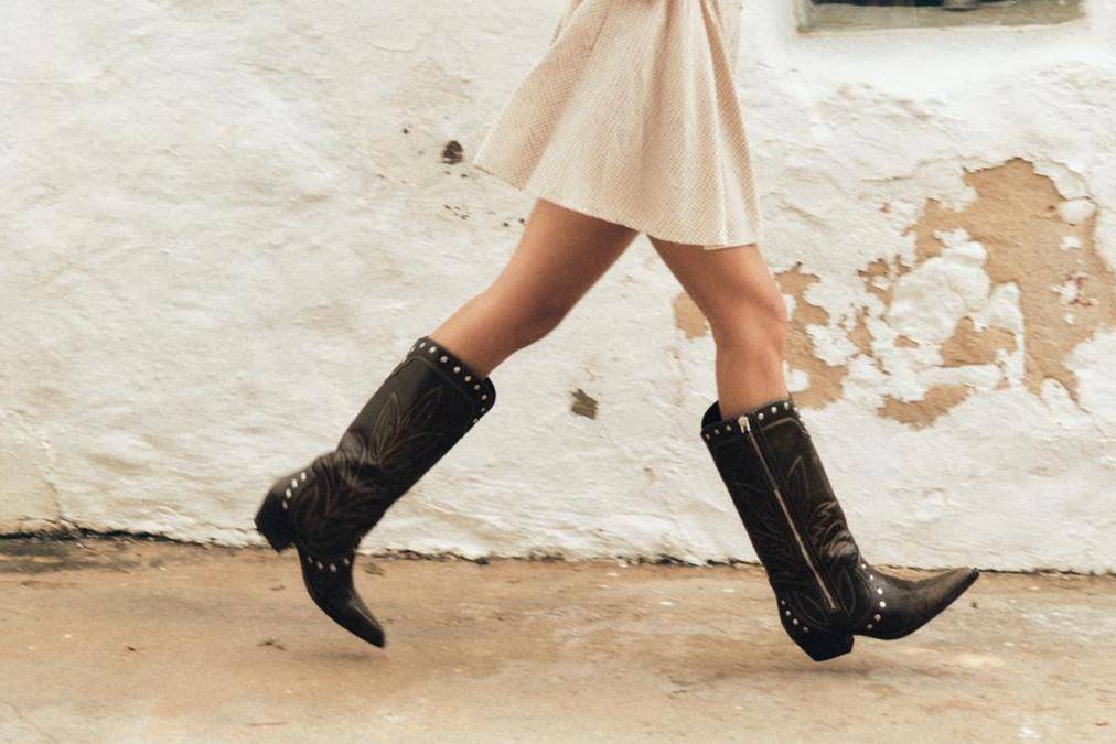 rekomendasi sepatu boots Zara