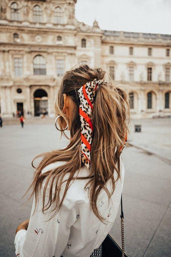 ide styling rambut ponytail dengan scarf