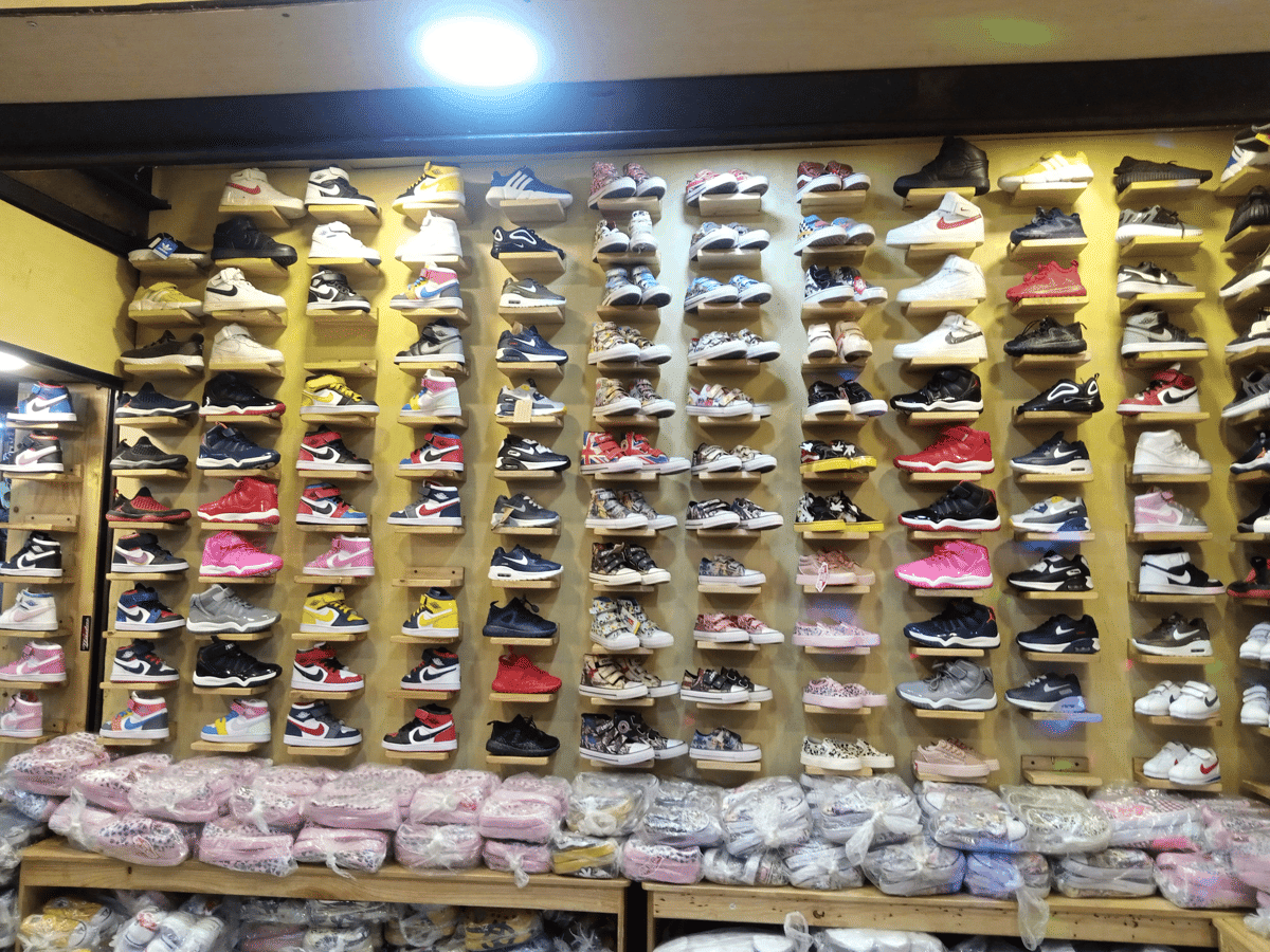 Potret salah satu toko sepatu di Pasar Taman Puring. (Dok. Google Maps/ibra bluez)