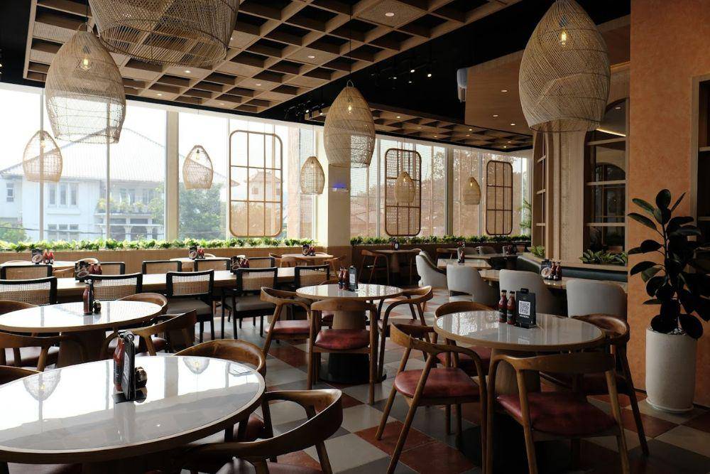 Potret meja makan yang ada di Justus Steakhouse Lebak Bulus. (Dok. Justus Steakhouse)