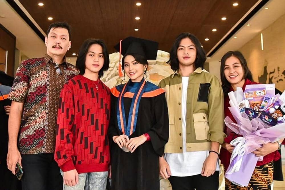 6 Fakta Keluarga Shania Gracia ‘JKT48’ (instagram.com/@jkt48gracia)