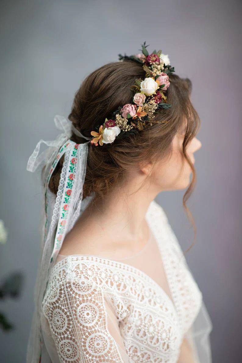ide styling rambut panjang dengan flower crown