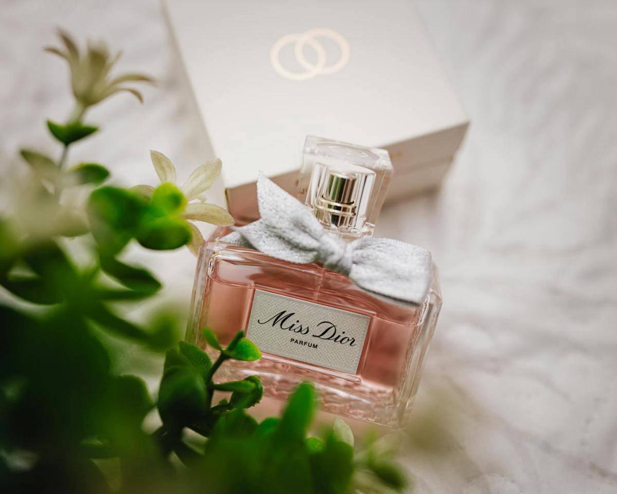 ilustrasi parfum wangi tuberose