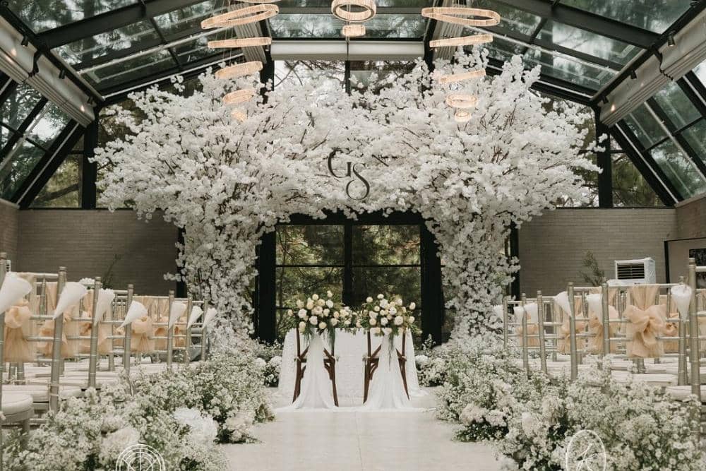 Jakarta Wedding Festival 2025 is on its way 🌸‼️Across generations, flowers have remained a cons (2).jpg