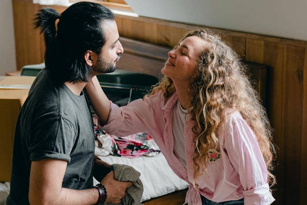 Ciri-ciri suami cuek tapi sayang istri