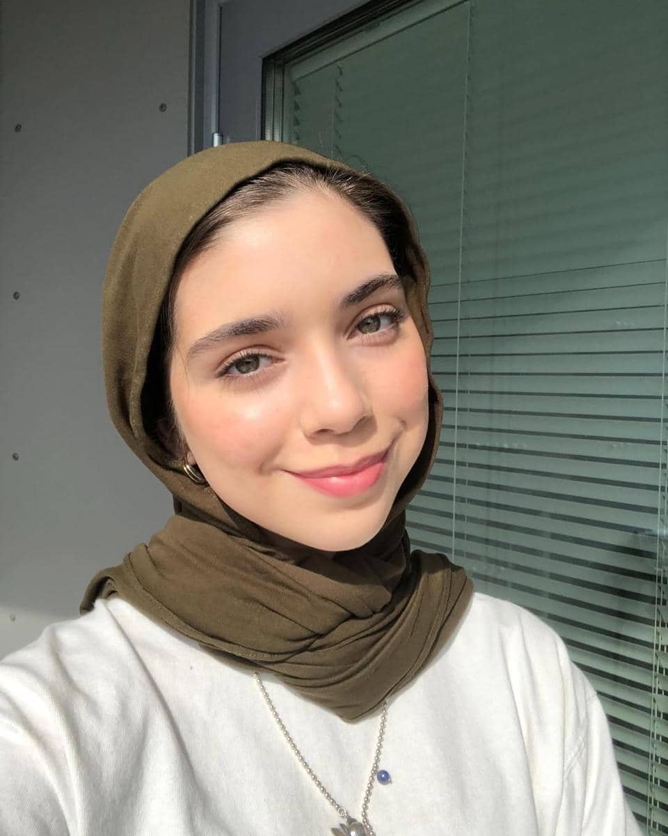 profil Isabel Azhari