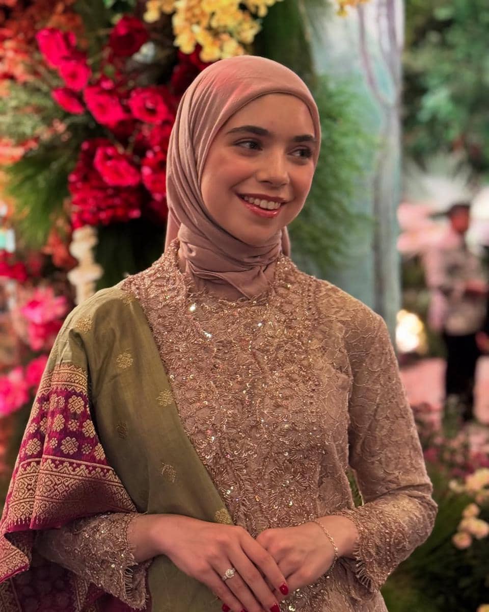 profil Isabel Azhari