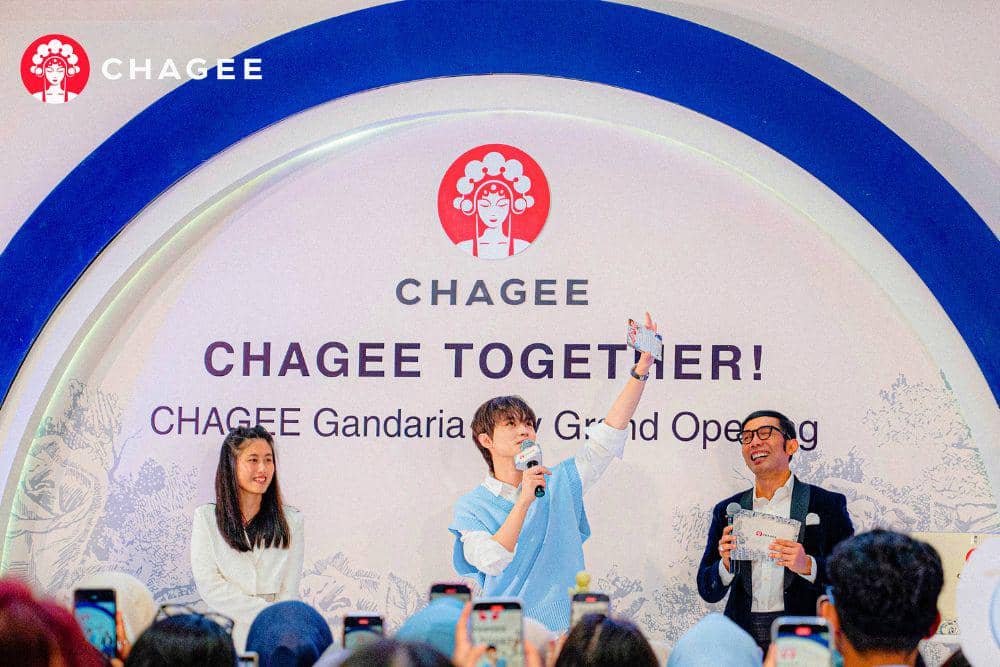 Momen CHENLE 'NCT' saat menyapa fans di Grand Opening CHAGEE Gandaria City, Jakarta pada Sabtu, 2 Agustus 2025. (Dok. CHAGEE Indonesia)