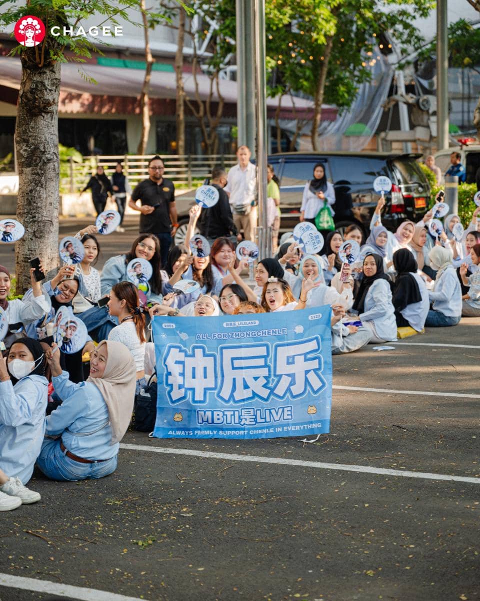 Potret antrean penggemar CHENLE 'NCT' yang sudah hadir sejak dini hari demi melihat sang idola secara langsung. (Dok. CHAGEE Indonesia)