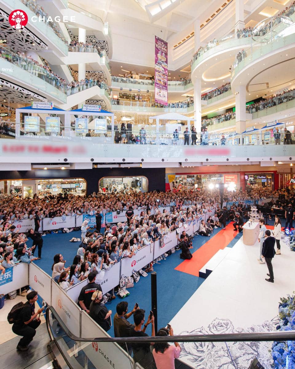 Suasana meet-and-greet dengan Friend of CHAGEE, CHENLE 'NCT' yang disambut antusias oleh ribuan penggemar.  (Dok. CHAGEE Indonesia)