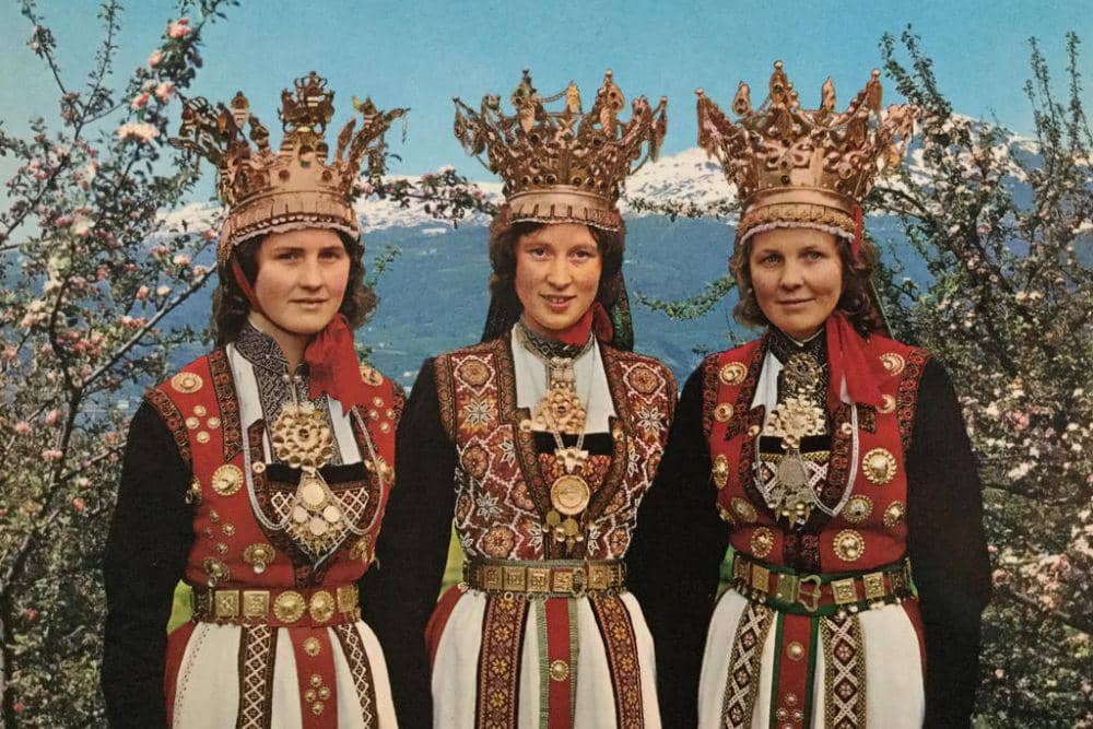 Sejarah Mahkota Pengantin