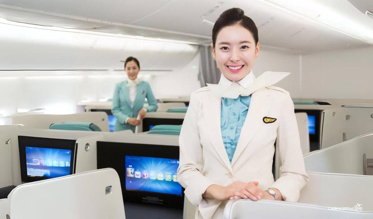10 Maskapai Penerbangan Dunia dengan Awak Kabin Terbaik 2025