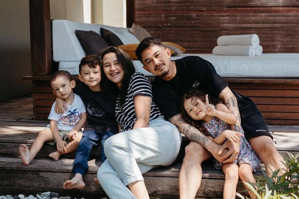 Happiness looks good on 'Us'.jpg