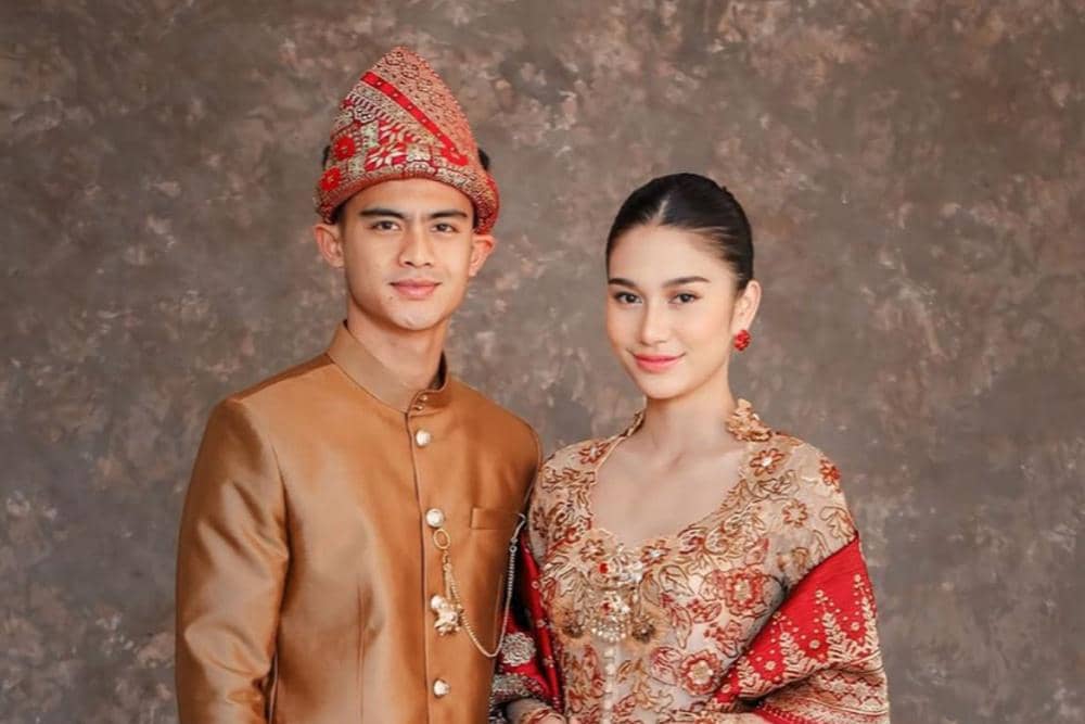 Perbandingan Keluarga Azizah Salsha dan Pratama Arhan