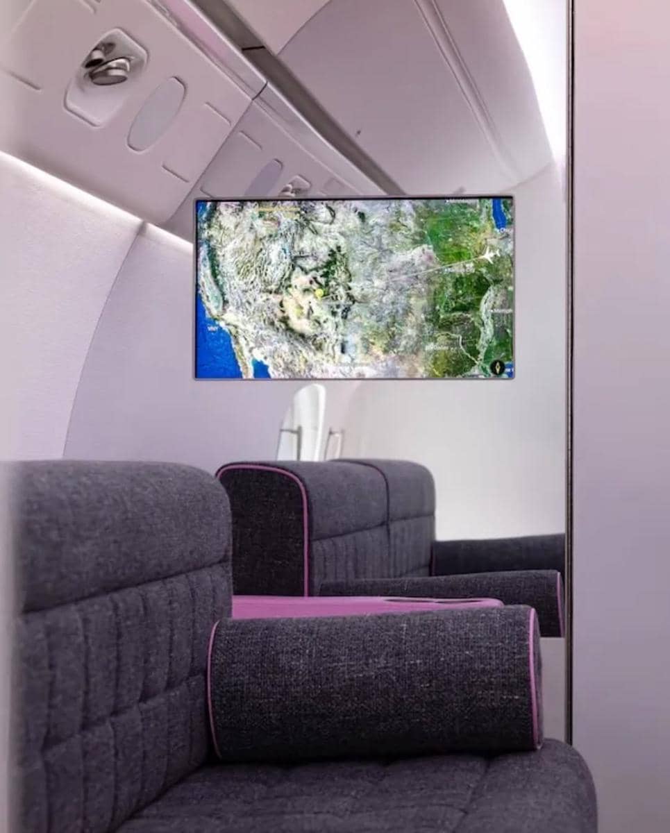 Tampak kabin belakang dari jet pribadi Paris Hilton, Sliv Air. (instagram.com/luxury)