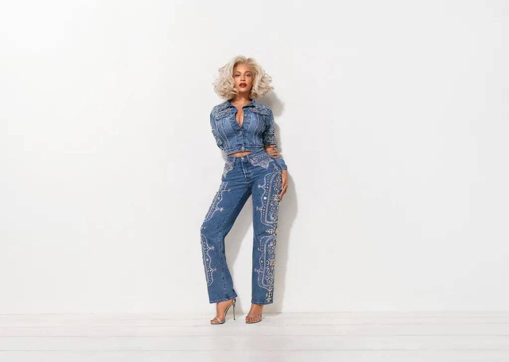 beyonce-levis-20240729_ProjectBlue_SeaCliff_MasonPoole_LOOK_01_0609_114314_EXTV02_QC_R300.jpg